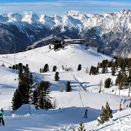 Charming With Balcony Lägenhet