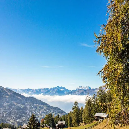 Lägenhet Charming With Balcony