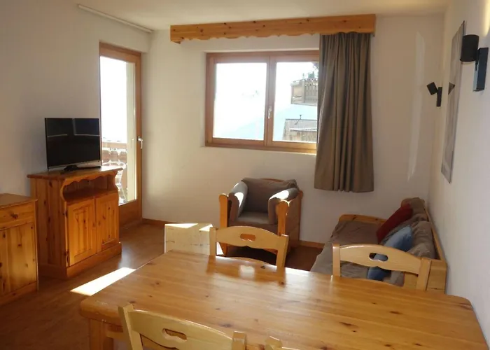 Charming With Balcony アパート ナンダ